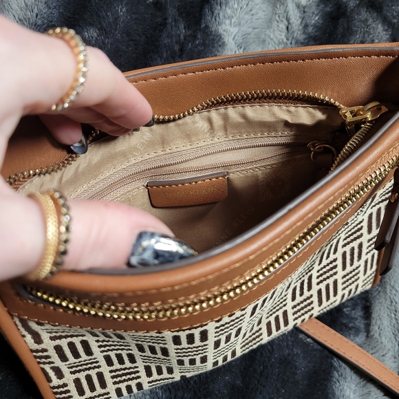 ⚡️EVERYTHING MUST GO⚡️Anne Klein crossbody ⚡️WHOLE PAGE $25 &UNDER⚡️ - Picture 6 of 9